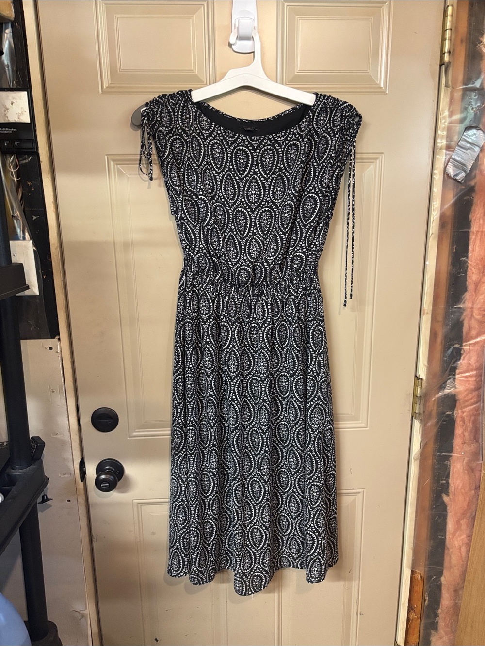 Ann Taylor Black and White Paisley Midi Dress b233